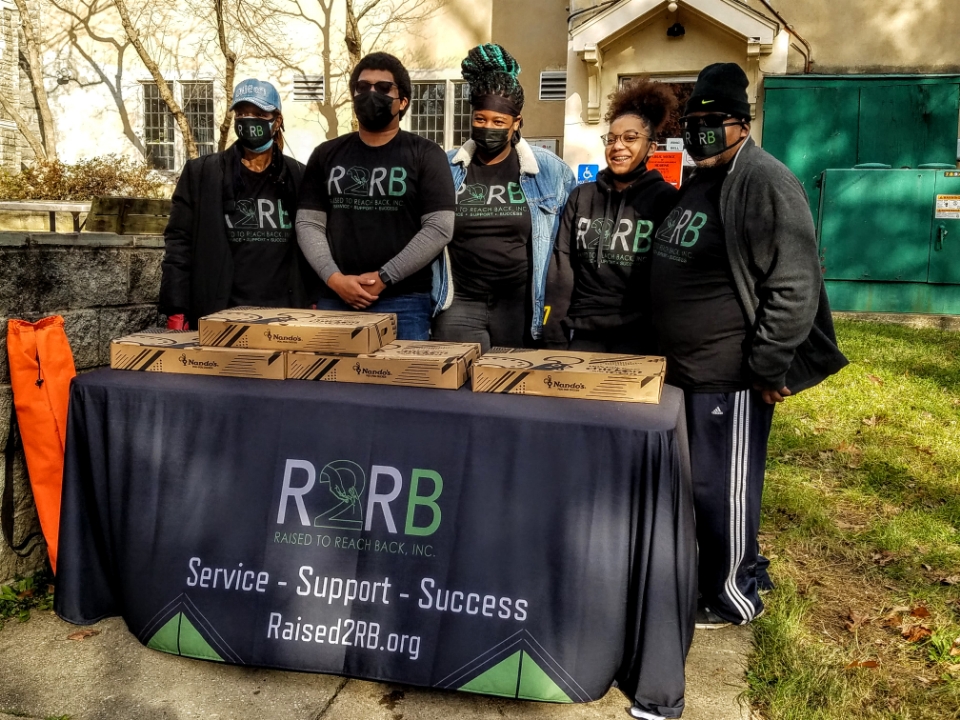 R2RB table during Thanksgiving food distribution drive